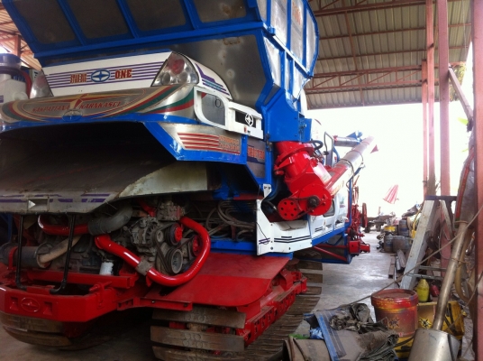 ขายด่วนรถเกี่ยวข้าว ศักดิ์พัฒนา รุ่น STAR BIG เครื่อง JO8C TURBO 260Hp เช็กใหม่หมดพร้อมใช้มาก มีหลายคันให้เลือกชมครับ(รถอยู่โพทะเลพิจิตร)