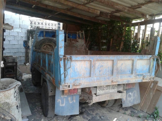 รถบรรทุก ดั้ม ISUZU 6ล้อ