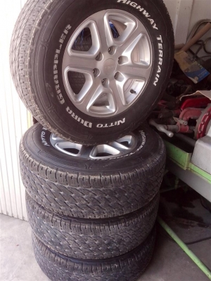 ขายเเม๊กพร้อมยาง ฟรอด ครับ 275 /65 /17