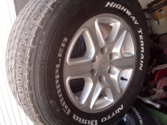 ขายเเม๊กพร้อมยาง ฟรอด ครับ 275 /65 /17