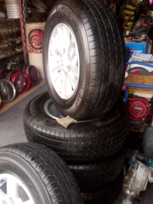 ขายเเม๊กพร้อมยางฟรอนจูนเนอร์ 265/65/17