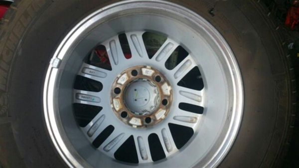 ขายเเม๊กพร้อมยางฟรอนจูนเนอร์ 265/65/17 ขายเเม๊กพร้อมยางฟรอนจูนเนอร์ 265/65/17