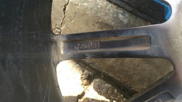 ขายเเม๊กพร้อมยาง 5 รู สภาพตามรูป 245/35/19 มีตำหนิ เเตก 1 วง ซ่อมเเล้ว ขายเเม๊กพร้อมยาง 5 รู สภาพตามรูป 245/35/19 มีตำหนิ เเตก 1 วง ซ่อมเเล้ว