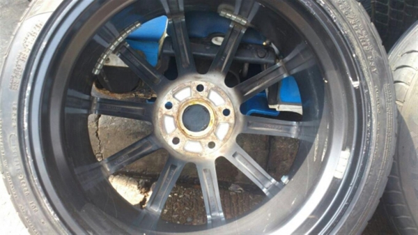 ขายเเม๊กพร้อมยาง 5 รู สภาพตามรูป 245/35/19 มีตำหนิ เเตก 1 วง ซ่อมเเล้ว ขายเเม๊กพร้อมยาง 5 รู สภาพตามรูป 245/35/19 มีตำหนิ เเตก 1 วง ซ่อมเเล้ว