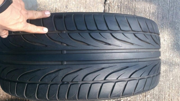 ขายเเม๊กพร้อมยาง 5 รู สภาพตามรูป 245/35/19 มีตำหนิ เเตก 1 วง ซ่อมเเล้ว ขายเเม๊กพร้อมยาง 5 รู สภาพตามรูป 245/35/19 มีตำหนิ เเตก 1 วง ซ่อมเเล้ว