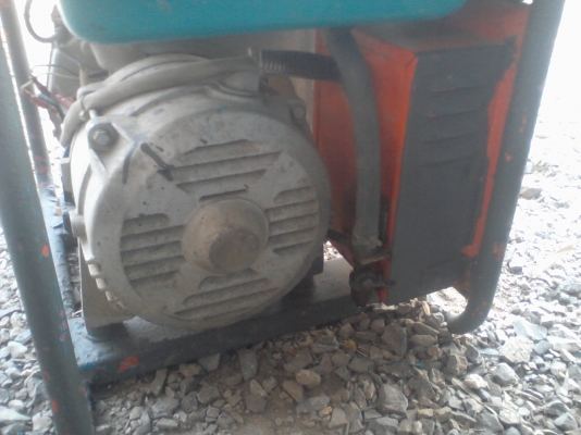 ขายเครื่องปั่นไฟนำเข้าจากญี่ปุ่นขนาดเล็กDENY0จำนวน2เครื่องYANMA1เครื่อง