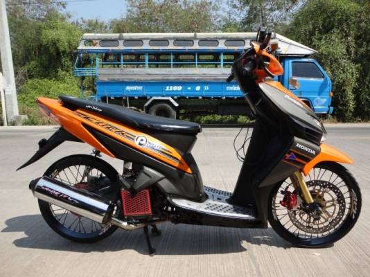 honda click play แต่งสวยเต็มๆของแท้ทุกชิ้น เครื่องเสียงจัดเต็ม