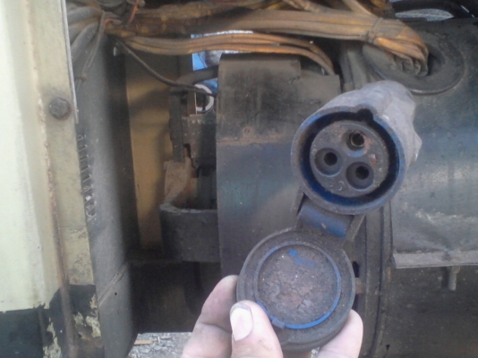 ขายเครื่องปั่นไฟพร้อมตู้เชื่อมมีล้อลากพร้อมของ USA ขายเครื่องปั่นไฟพร้อมตู้เชื่อมมีล้อลากพร้อมของ USA