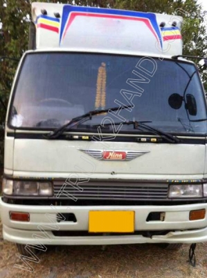 รถบรรทุก 10 ล้อ ยี่ห้อ HINO 195 แรงม้า