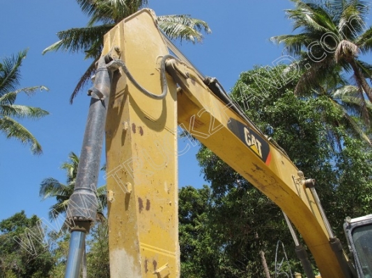 รถแบคโฮ ยี่ห้อ CAT 320D