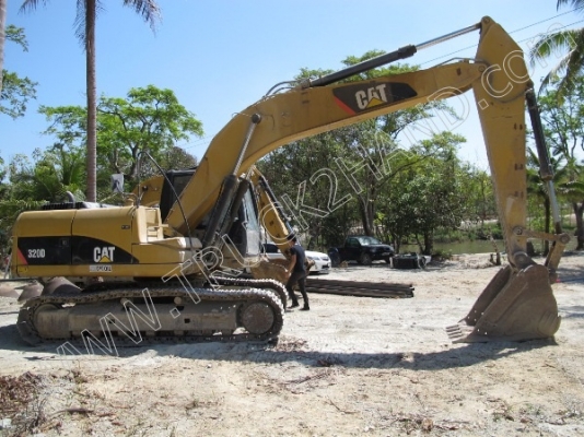 รถแบคโฮ ยี่ห้อ CAT 320D