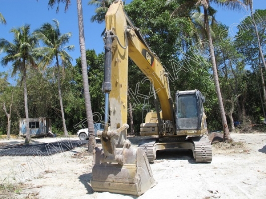 รถแบคโฮ ยี่ห้อ CAT 320D