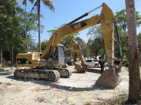 รถแบคโฮ ยี่ห้อ CAT 320D