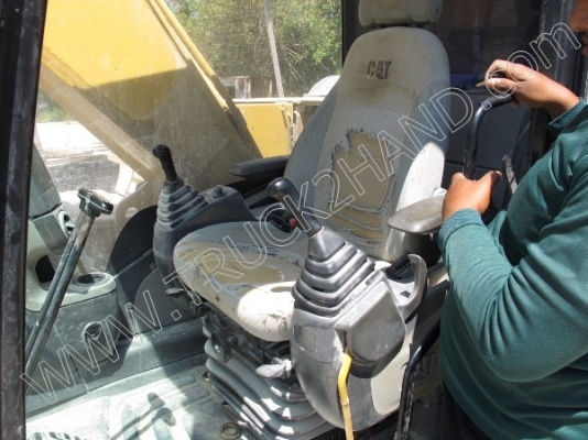 รถแบคโฮ ยี่ห้อ CAT 320D