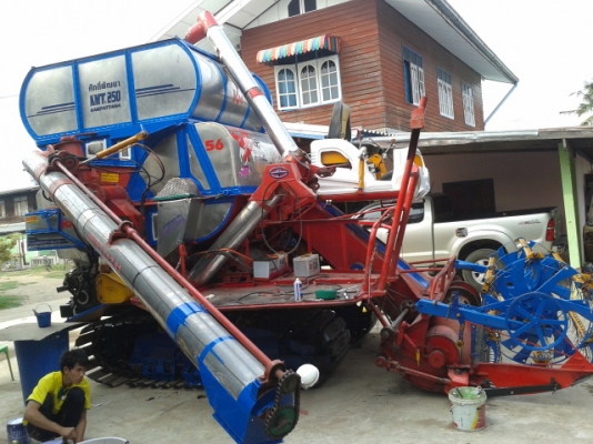 ขายรถเกี่ยวข้าวศักดิ์พัฒนาสภาพ80\% (วางก่อนได้) ขายรถเกี่ยวข้าวศักดิ์พัฒนาสภาพ80\% (วางก่อนได้)