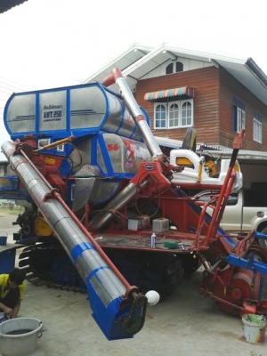 ขายรถเกี่ยวข้าวศักดิ์พัฒนาสภาพ80\% (วางก่อนได้) ขายรถเกี่ยวข้าวศักดิ์พัฒนาสภาพ80\% (วางก่อนได้)