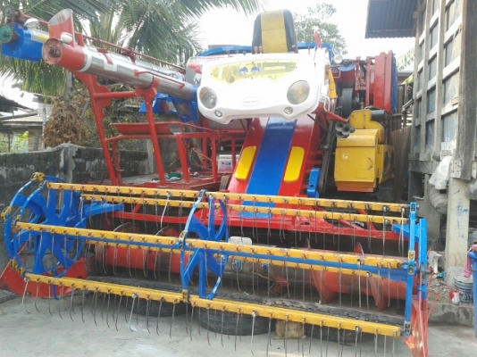 ขายรถเกี่ยวข้าวศักดิ์พัฒนาสภาพ80\% (วางก่อนได้) ขายรถเกี่ยวข้าวศักดิ์พัฒนาสภาพ80\% (วางก่อนได้)