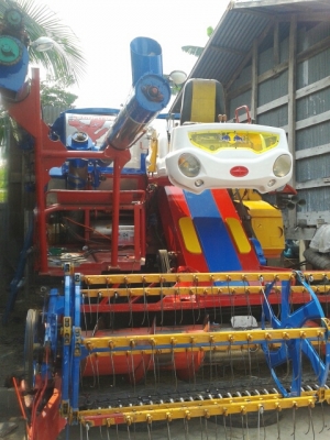 ขายรถเกี่ยวข้าวศักดิ์พัฒนาสภาพ80\% (วางก่อนได้) ขายรถเกี่ยวข้าวศักดิ์พัฒนาสภาพ80\% (วางก่อนได้)