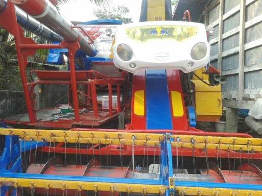 ขายรถเกี่ยวข้าวศักดิ์พัฒนาสภาพ80\% (วางก่อนได้) ขายรถเกี่ยวข้าวศักดิ์พัฒนาสภาพ80\% (วางก่อนได้)