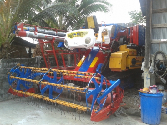 ขายรถเกี่ยวข้าวศักดิ์พัฒนาสภาพ80\% (วางก่อนได้) ขายรถเกี่ยวข้าวศักดิ์พัฒนาสภาพ80\% (วางก่อนได้)