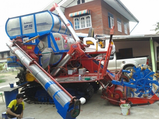 ขายรถเกี่ยวข้าวศักดิ์พัฒนาสภาพ80\% (วางก่อนได้) ขายรถเกี่ยวข้าวศักดิ์พัฒนาสภาพ80\% (วางก่อนได้)