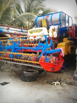 ขายรถเกี่ยวข้าวศักดิ์พัฒนาสภาพ80\% (วางก่อนได้) ขายรถเกี่ยวข้าวศักดิ์พัฒนาสภาพ80\% (วางก่อนได้)