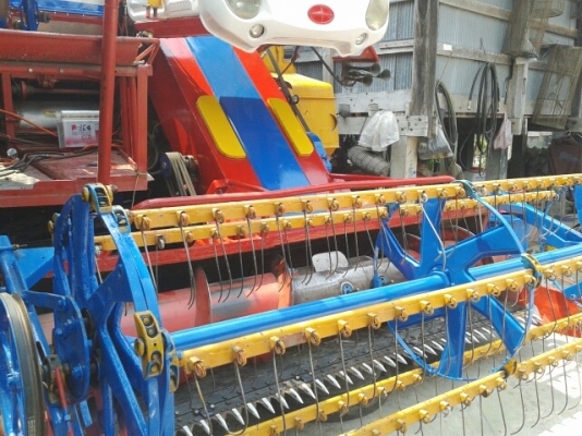 ขายรถเกี่ยวข้าวศักดิ์พัฒนาสภาพ80\% (วางก่อนได้) ขายรถเกี่ยวข้าวศักดิ์พัฒนาสภาพ80\% (วางก่อนได้)