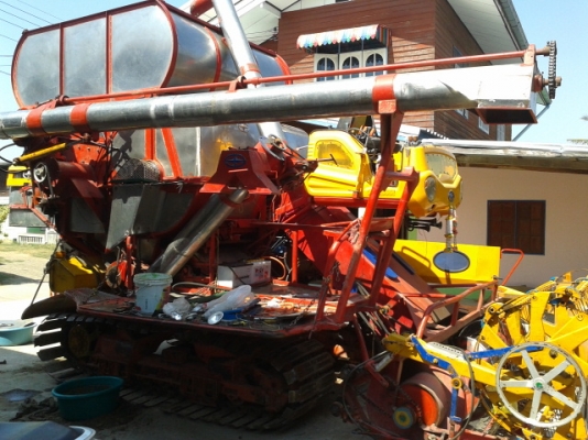 ขายรถเกี่ยวข้าวศักดิ์พัฒนาสภาพ80\% (วางก่อนได้) ขายรถเกี่ยวข้าวศักดิ์พัฒนาสภาพ80\% (วางก่อนได้)