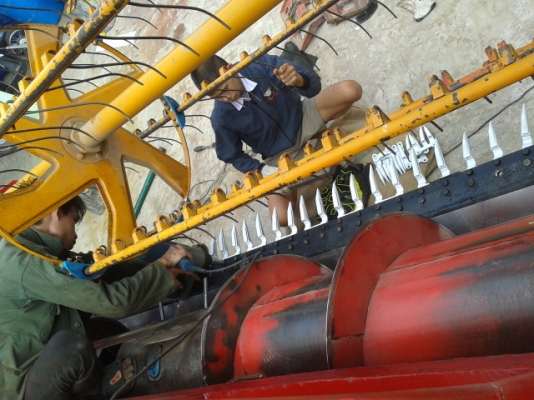 ขายรถเกี่ยวข้าวศักดิ์พัฒนาสภาพ80\% (วางก่อนได้) ขายรถเกี่ยวข้าวศักดิ์พัฒนาสภาพ80\% (วางก่อนได้)