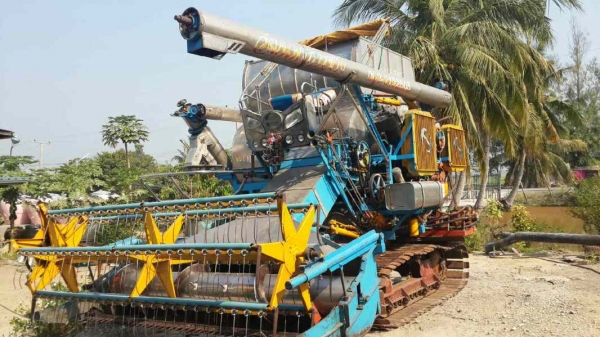 ขายรถเกี่ยวข้าววรพจน์การช่าง รถปี2012 ตัวเดิน 12 HT ราคา 1,450,000 บาท เจ้าของขายเองถูกใจต่อรองราคาได้