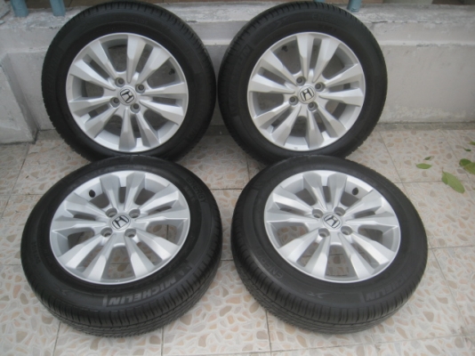 ขายล้อแม็ก Honda city 15"x5.5" et45 4รู100 +ยางปี12 สนใจติดต่อเล็กคลองสามครับ (081-3747940)