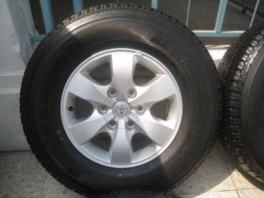 ขายล้อแม็กป้ายแดง Toyota Vigo 16"x7" et30 6รู139.7 +ยางยางผลิตสัปดาห์ที่28,3 เส้นและ 30,1 เส้น ปี13   สนใจติดต่อเล็กคลองสามครับ (081-3747940)
