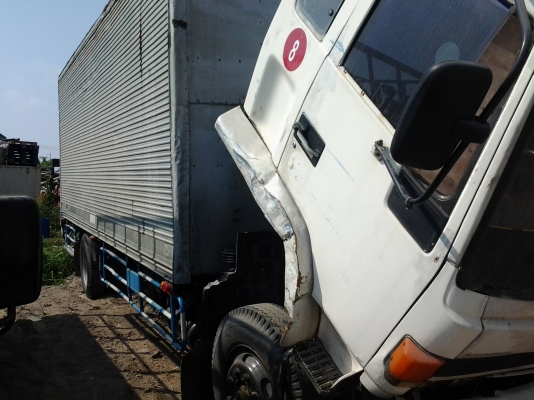 ต้องการขายรถ6ล้อเครื่อง165เบรกชิฟฟี่เครื่องดีคัชซีสวยยาว7เมตร20ตู้แห้ง3บานราคาเบาๆสนใจติดต่อด่วน