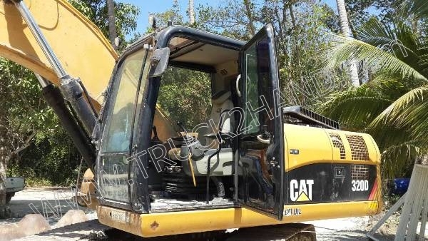รถแบคโฮ ยี่ห้อ CAT 320D