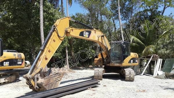 รถแบคโฮ ยี่ห้อ CAT 320D