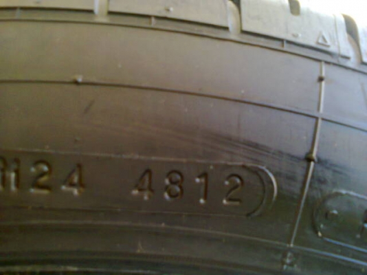 NANKANG 275-40-18 ปี12 ดอกสวยเต็ม