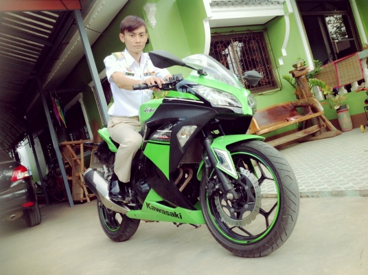 Kawasaki ninja250cc 2013 สีเขียวดำ ท่อผ่า