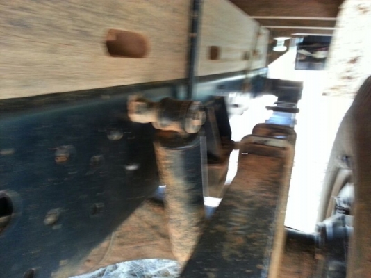 รถฮีโน่  4 ล้อ รั้ว ทูโถ้  100 แรงม้า. ปี 47  ( รถวิ่ง 64,xxx กว่า กม. )  สนใจติดต่อ 081 - 6079515