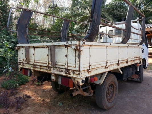 รถฮีโน่  4 ล้อ รั้ว ทูโถ้  100 แรงม้า. ปี 47  ( รถวิ่ง 64,xxx กว่า กม. )  สนใจติดต่อ 081 - 6079515