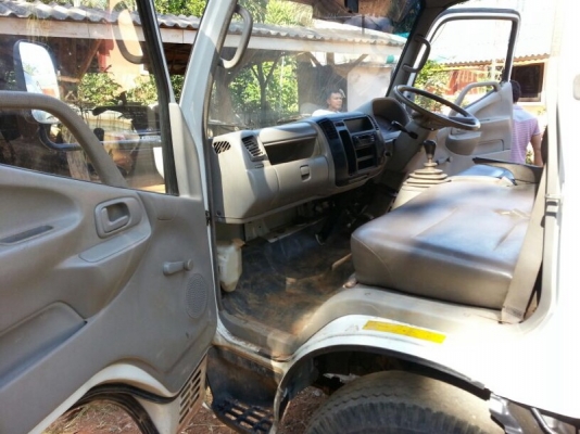 รถฮีโน่  4 ล้อ รั้ว ทูโถ้  100 แรงม้า. ปี 47  ( รถวิ่ง 64,xxx กว่า กม. )  สนใจติดต่อ 081 - 6079515