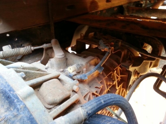 รถฮีโน่  4 ล้อ รั้ว ทูโถ้  100 แรงม้า. ปี 47  ( รถวิ่ง 64,xxx กว่า กม. )  สนใจติดต่อ 081 - 6079515