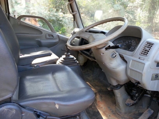 รถฮีโน่  4 ล้อ รั้ว ทูโถ้  100 แรงม้า. ปี 47  ( รถวิ่ง 64,xxx กว่า กม. )  สนใจติดต่อ 081 - 6079515