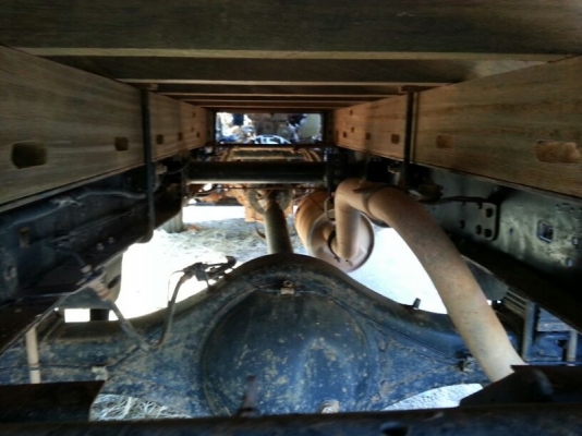 รถฮีโน่  4 ล้อ รั้ว ทูโถ้  100 แรงม้า. ปี 47  ( รถวิ่ง 64,xxx กว่า กม. )  สนใจติดต่อ 081 - 6079515