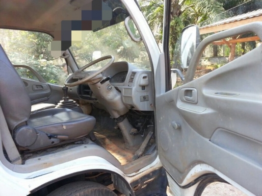 รถฮีโน่  4 ล้อ รั้ว ทูโถ้  100 แรงม้า. ปี 47  ( รถวิ่ง 64,xxx กว่า กม. )  สนใจติดต่อ 081 - 6079515