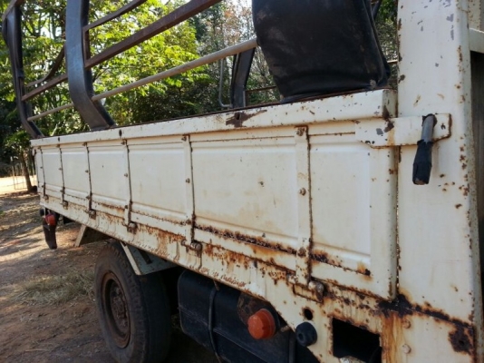 รถฮีโน่  4 ล้อ รั้ว ทูโถ้  100 แรงม้า. ปี 47  ( รถวิ่ง 64,xxx กว่า กม. )  สนใจติดต่อ 081 - 6079515