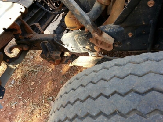 รถฮีโน่  4 ล้อ รั้ว ทูโถ้  100 แรงม้า. ปี 47  ( รถวิ่ง 64,xxx กว่า กม. )  สนใจติดต่อ 081 - 6079515