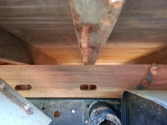 รถฮีโน่  4 ล้อ รั้ว ทูโถ้  100 แรงม้า. ปี 47  ( รถวิ่ง 64,xxx กว่า กม. )  สนใจติดต่อ 081 - 6079515