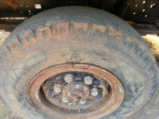 รถฮีโน่  4 ล้อ รั้ว ทูโถ้  100 แรงม้า. ปี 47  ( รถวิ่ง 64,xxx กว่า กม. )  สนใจติดต่อ 081 - 6079515