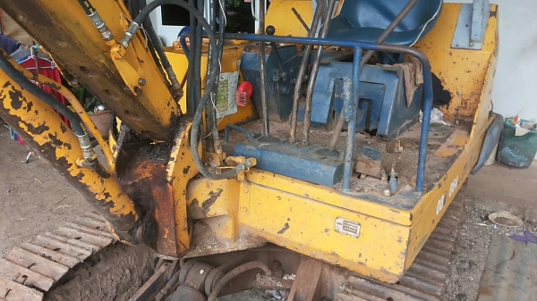***ขายแล้วครับขอบคุณ Truck2hand ขายรถขุดน้อย KOMATSU PC30-3 เครื่องเดิมปั๊มเดิม แรงดี ใช้งานปกติ เอวดีไม่แตก ใบแทรก โซ่ สภาพดี ทำงานได้ปกติ อาร์มมีปะนิดหน่อย สภาพพร้อมใช้งาน เอกสารสัญญาซื้อขาย ราคาต่อรองได้เด้อพี่น้องครับ
