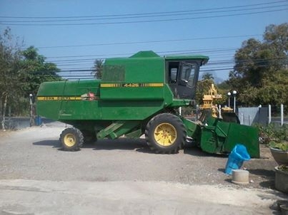 No.00088 รถเกี่ยวข้าวโพดไฮโดร พร้อมหัวจอร์นเดียร์ No.00088 รถเกี่ยวข้าวโพดไฮโดร พร้อมหัวจอร์นเดียร์